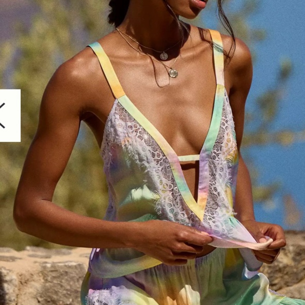 Anthropologie LYREBIRD Silky Plunge-Neck Tank Top size M/Medium Retail $78+ - Picture 3 of 7